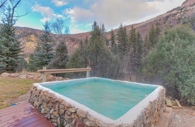 Riverside cabin with shared hot tubs, nearby skiing, fishing, and much more!