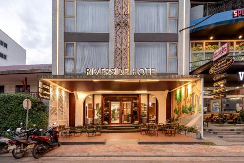 Riverside Hotel