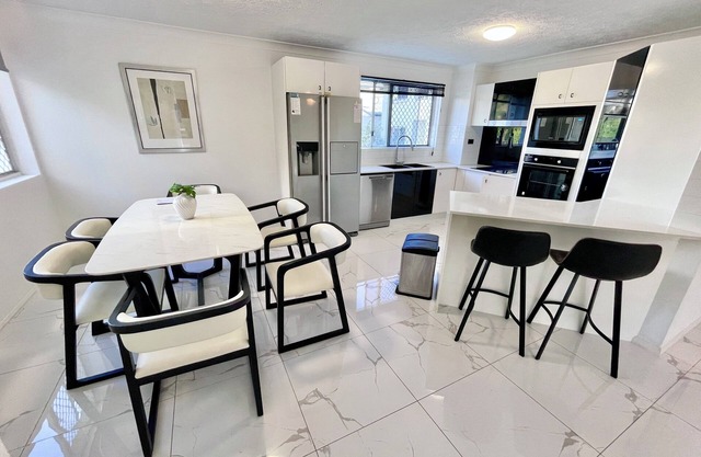 Riverside Retreat in the Heart of Surfers Paradise-2BR Apartment Pool & Marina