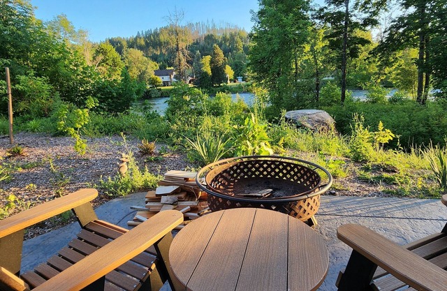RiverSong - Charming McKenzie Riverside Guest House