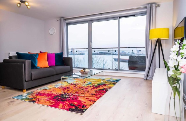 RIVERVIEW 2 BED APARTMENT