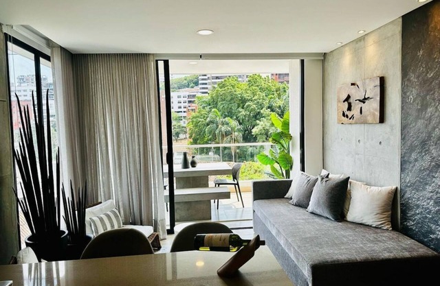 RM 1104 | High-Floor Luxury | King Bed | Pool