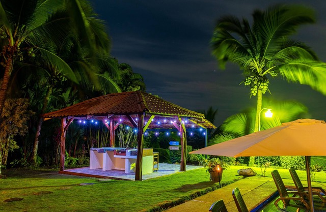 Roadside exotic villa — 5 min walk to the beach!