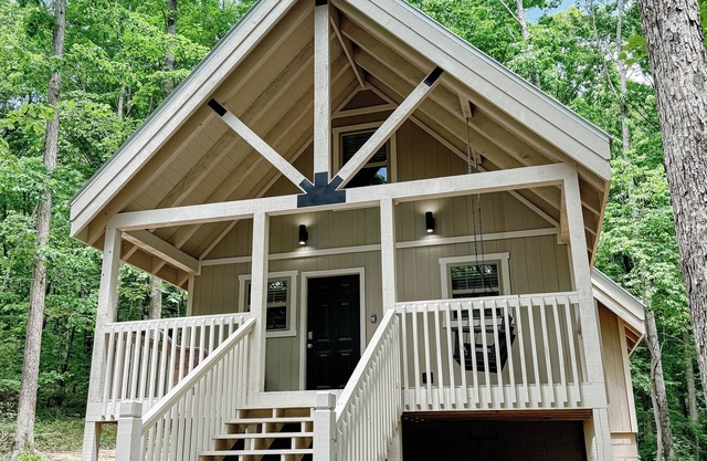 ROBIN'S NEST - With Hot Tub - Relaxation awaits in the mountains!
