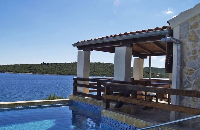 Robinson House "blue Stone" With Swimming Pool
