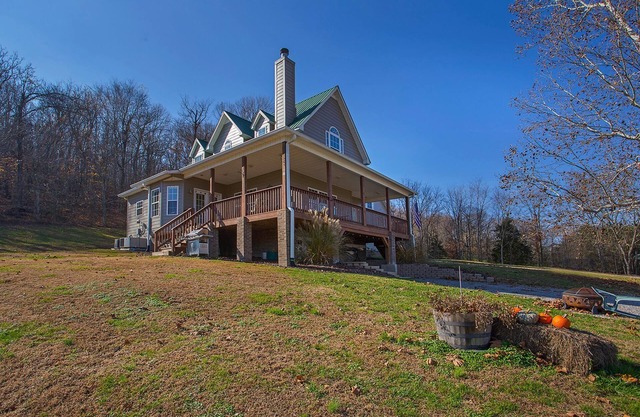 Rockin Double B Mini Farm Apt, Enjoy your private country side w/ amazing views