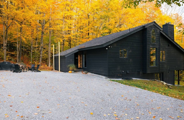 Rockwell Haus: modern cabin 14 min from Killington