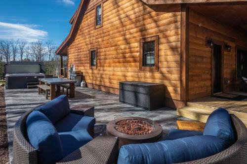 Rockwell: New w/Dock Slip, Hot Tub, Lake Access, Dog Friendly