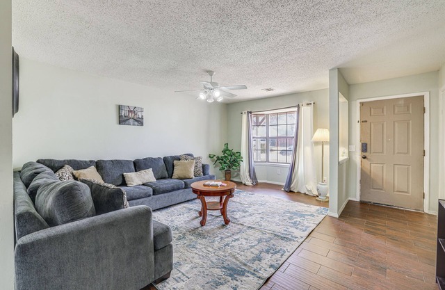Rogers Vacation Home w/Yard: 5 Mi to Bentonville