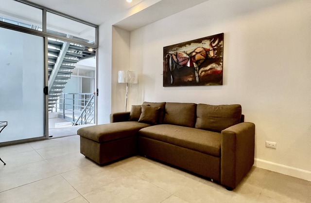 Rohrmoser 2 bedroom apartment fully serviced, near airport
