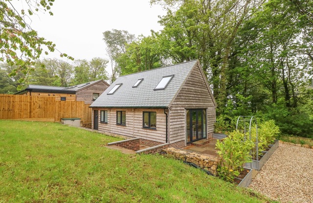 ROMAN LODGE, pet friendly, with a garden in Osmington