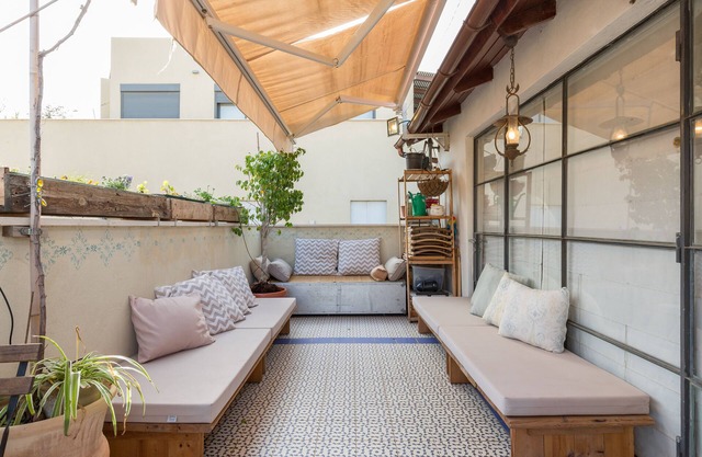 Romance and fun. The beauty, the sea and the action of Jaffa. 2 suites in one !