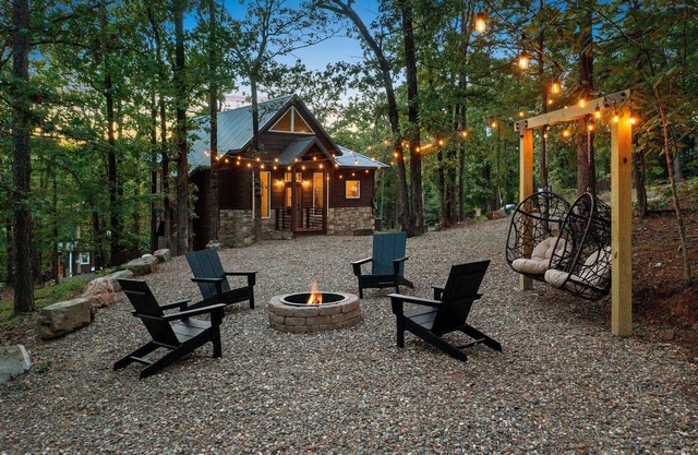 Romantic Cabin Retreat-Spa-Swing Chairs-EV Charger