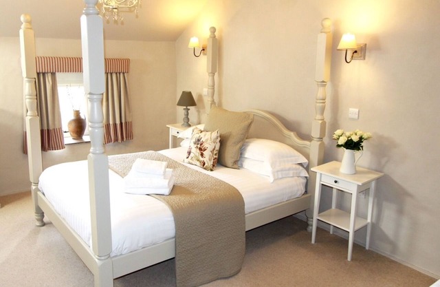 Romantic hideaway for 2 in cosy setting with hot tub available…