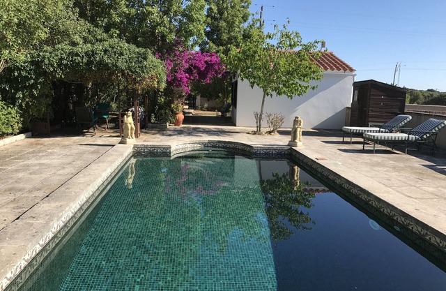 Romantic house with beautiful swimming pool, yoga retreat