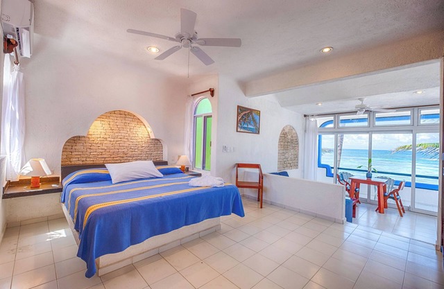 Romantic King Studio Suite - Del Sol Beachfront
