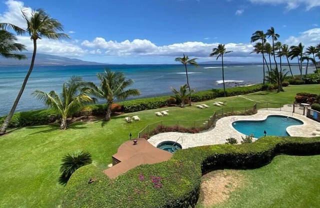 Romantic Stunning Oceanfront Views, Pool, Hot Tub