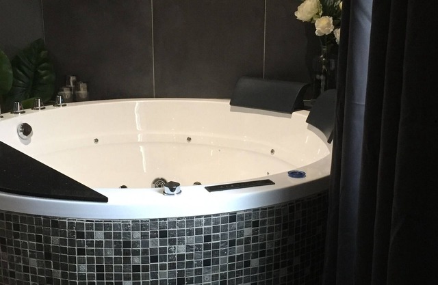 romantic suite the cocoon