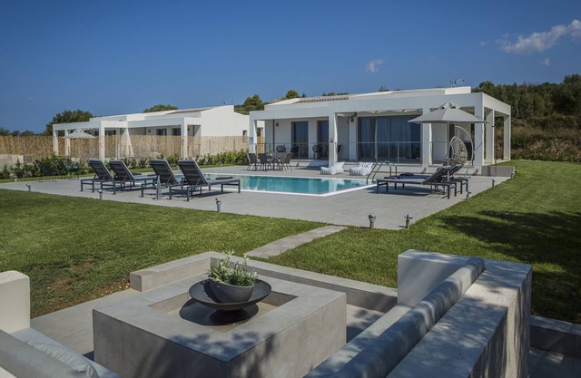 ROMEO & JULIET Villas -Stunning new modern villas at Svoronata