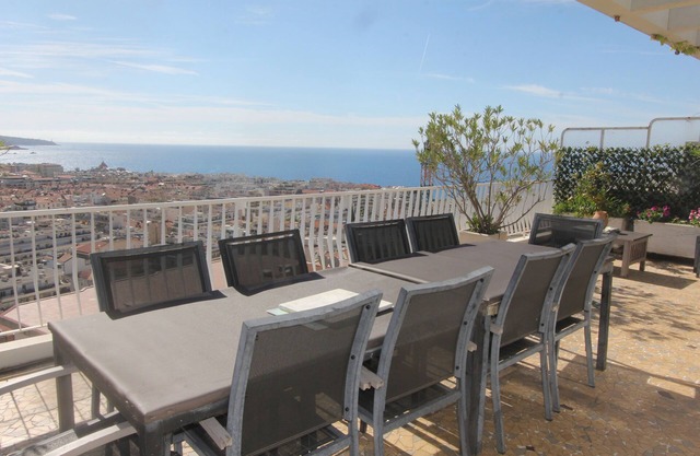 ROOF VILLA above the roofs of Nice facing the sea 100 m² + 100 m² terraces