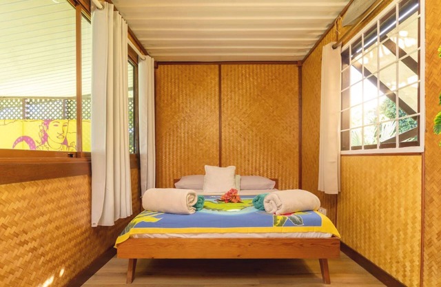 Room 1 - Secluded Rustic Bungalow by Tipaniers Beach