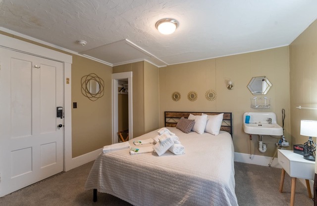 Room 11 (3rd Floor Shared Bathroom)