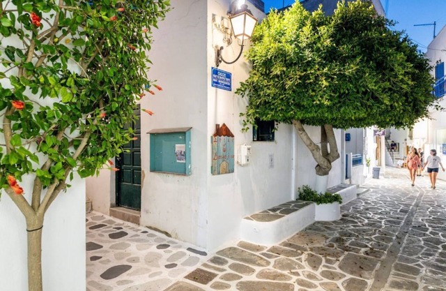 Room 6 @ Pelican Paros in the Old Town!