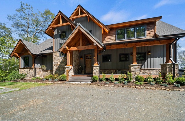 Room At The Top In Eagles Nest: Luxury home with huge views and firepit!