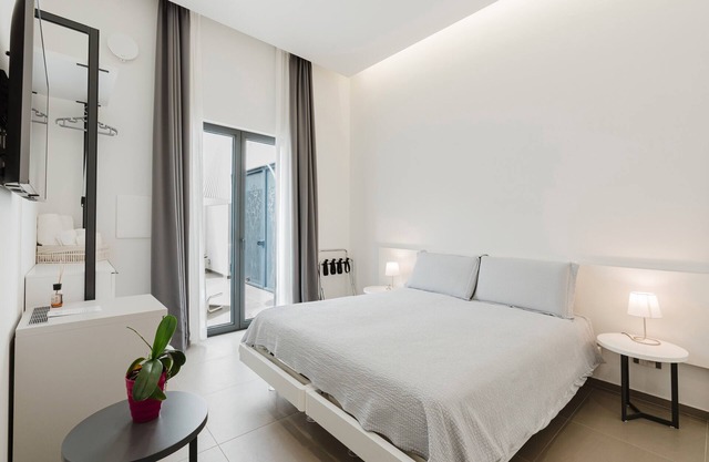 Room ' Casa Umeli Biancolilla' with Shared Terrace, Wi-Fi and Air Conditioning