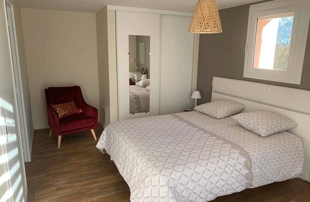 Room 'Domaine De Jarentin – Chambre Rubis' with Private Terrace, Balcony and Wi-Fi