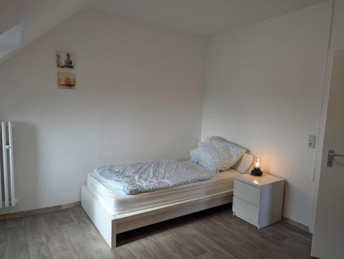 Room for 1-2 guests, bed & couch