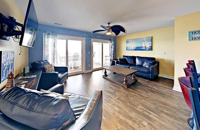 Room for You and Your Friends - 4 BR Directly on Lake Erie max 12 ppl CON 202