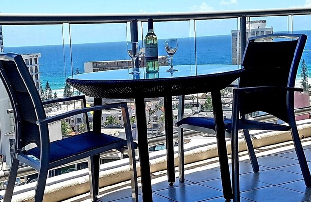 Room in a Luxury Resort with Great Views in Heart of Surfers Paradise Gold Coast