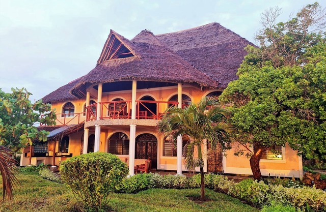 Room in Guest Room - Dolphin Suite 40 m2 in Villa 560 m2, Indian Ocean View