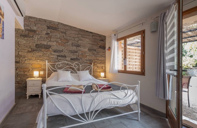 Room 'La Peireta' with Shared Pool, Wi-Fi and Air Conditioning
