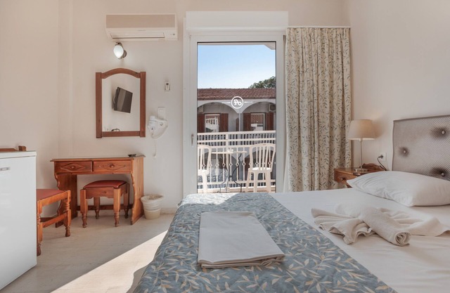 Room 'Standard Garden View' with Mountain View, Shared Pool and Wi-Fi
