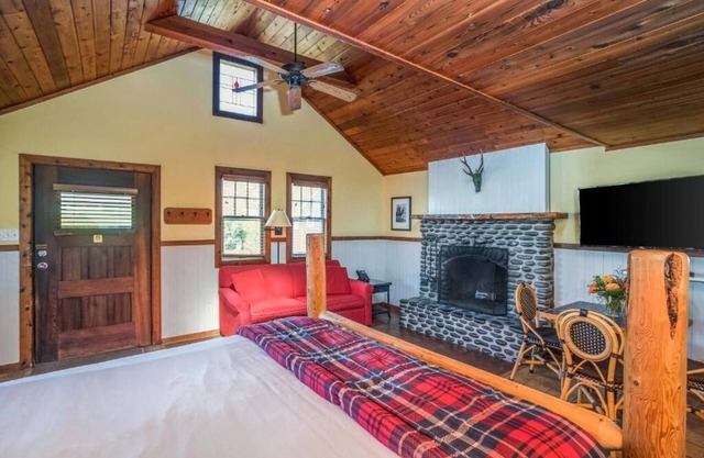 Room with Full Kitchen at Cannon Beach Hotel Collection! Beach Access