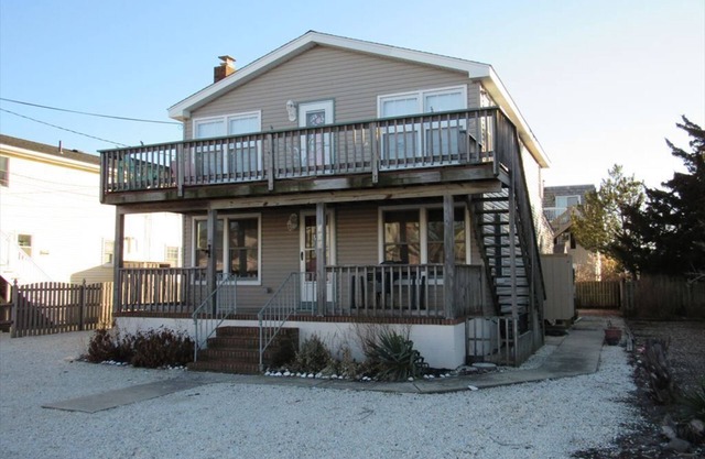 Roomy Bayside Duplex- 2 full baths