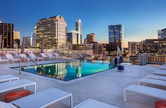 Roomy Studio at Austin Resort! Complete with Rooftop Pool, Fire Pit, and More!