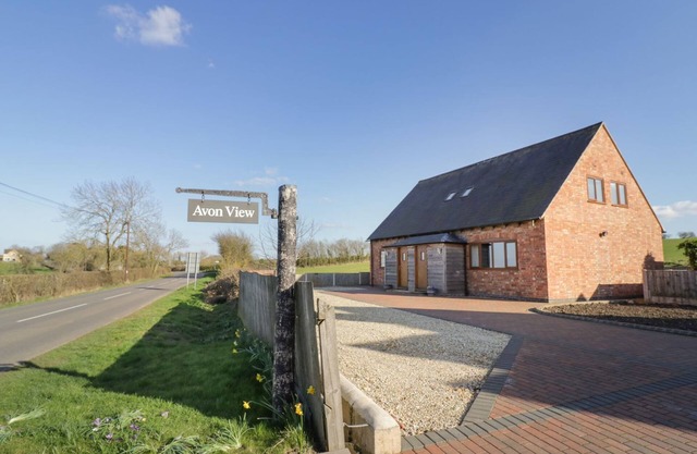ROSE COTTAGE, family friendly, with a garden in Welford-On-Avon