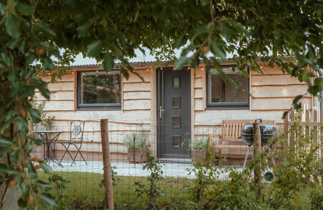 Rose Hideaway - Forest of Dean Cosy Cabin Retreat