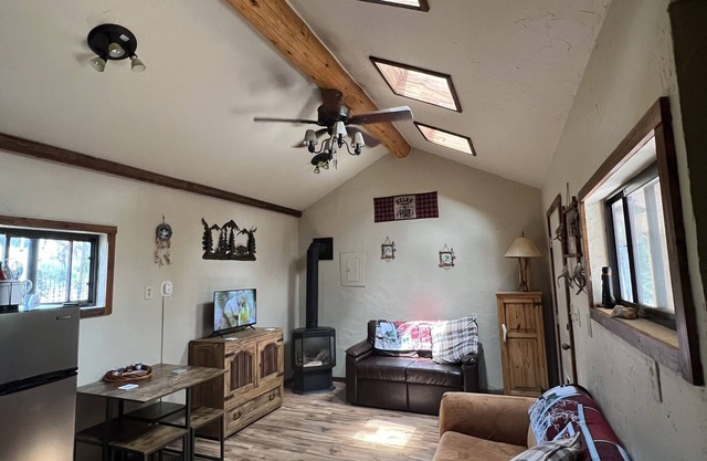 Rose Mountain Escape is peaceful with beautiful views and we are pet friendly.