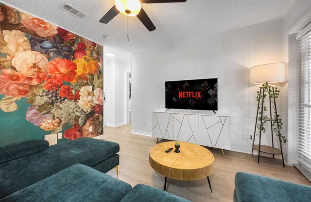 Rose Suite - Sleeps 6!| Great for F1 and Longhorns