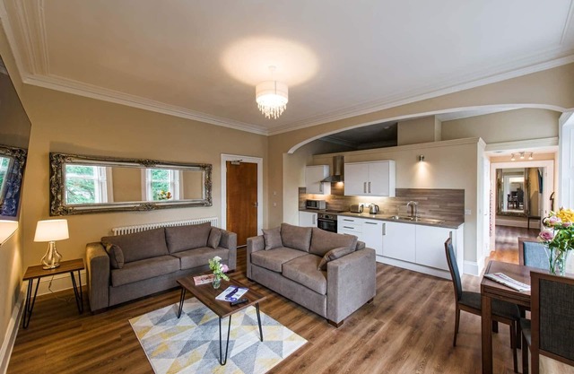 Rosedene Highland House - Emperor Apartment 6