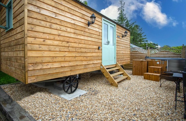 Rosemary - 1 Bedroom Shepherd's Hut - Amroth