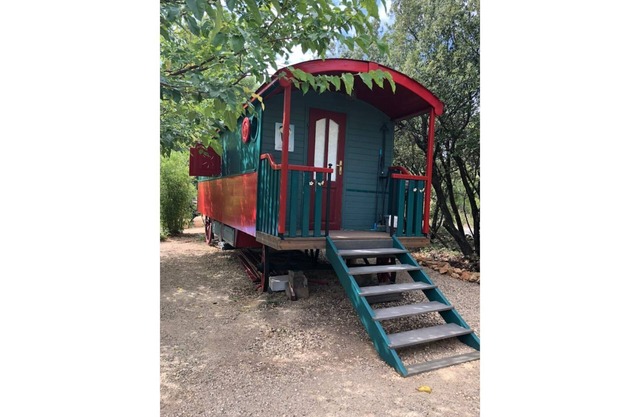 Roulotte with air conditioning and private pool in Tourtour