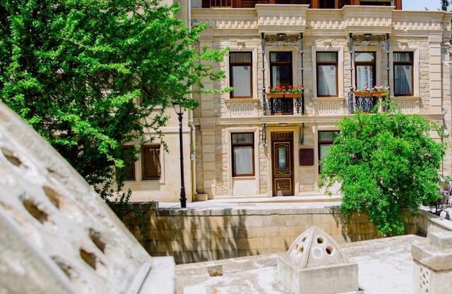 Royal Garden Hotel