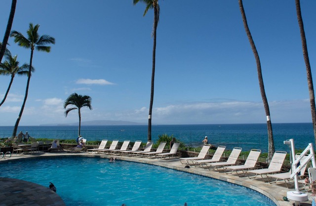 Royal Mauian - Remodeled 2 bed/2 bath gr floor - Tri-zone A/C Early Nov Avail