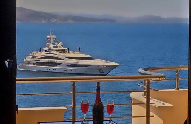Royal Queen and King Luxury apartment