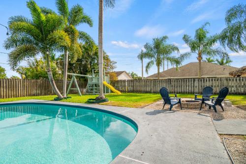Royal Retreat w/Pool, Grill & Playground!